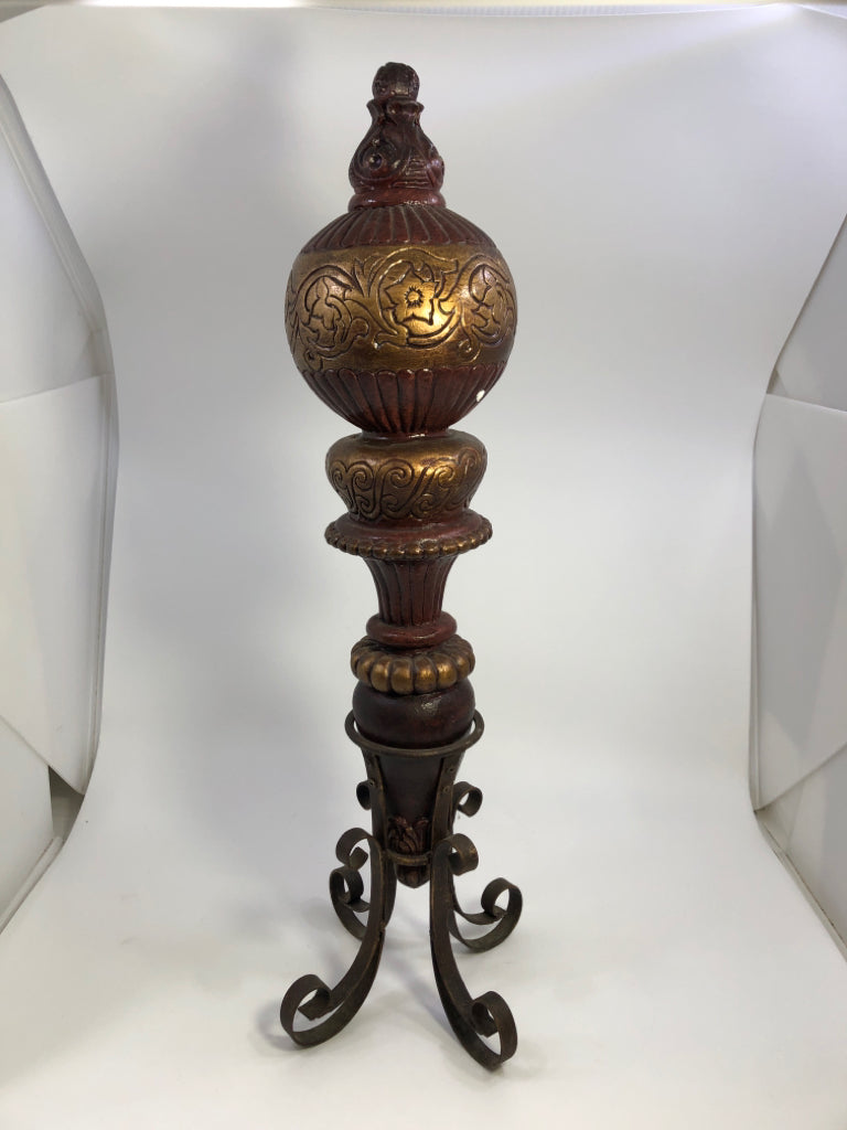 ORNATE WOOD DECOR W/WOOD CARVED FLORAL DESIGN+METAL BASE.