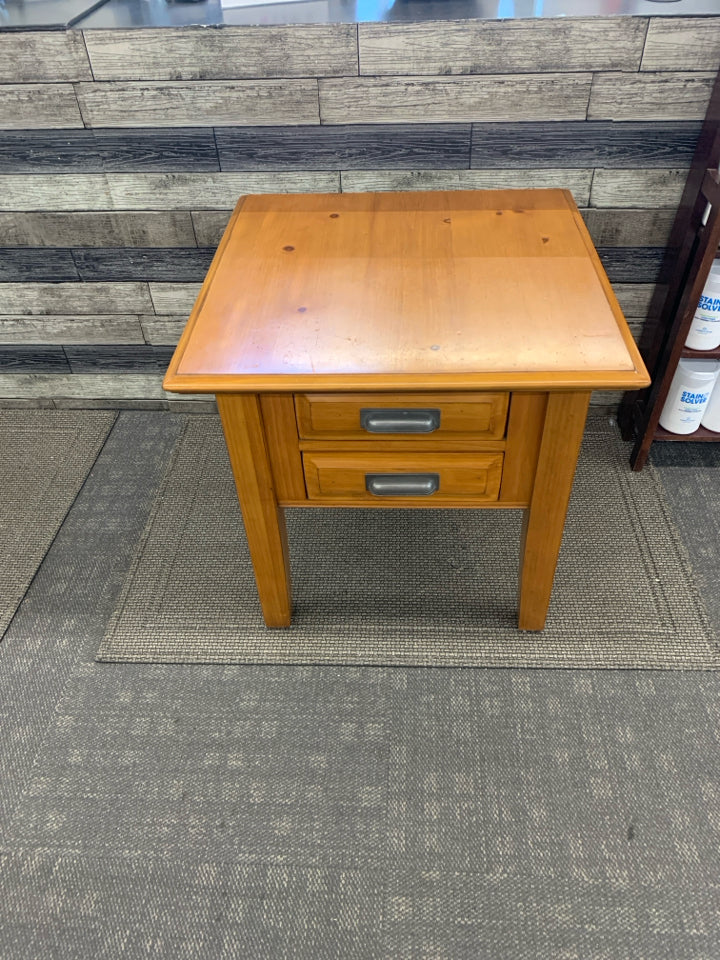 LIGHT WOOD SIDE TABLE W/ 2 DRAWERS METAL HARDWARE.