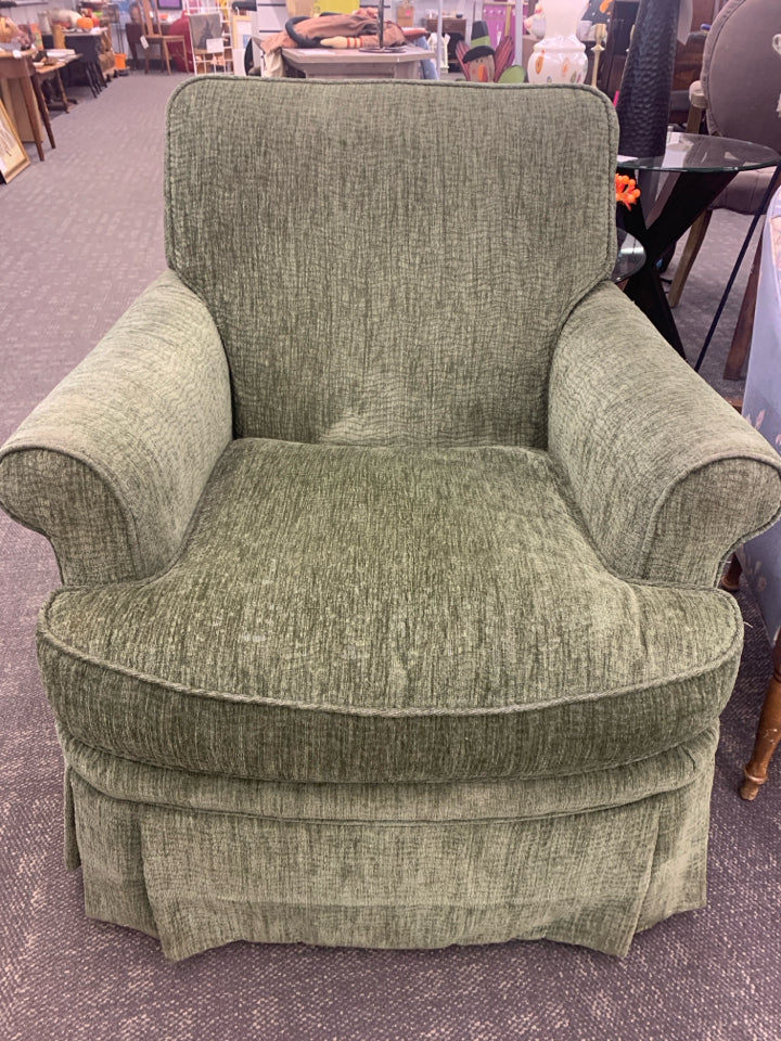 GREEN TEXTURED UPHOLSTERED SWIVEL CHAIR.