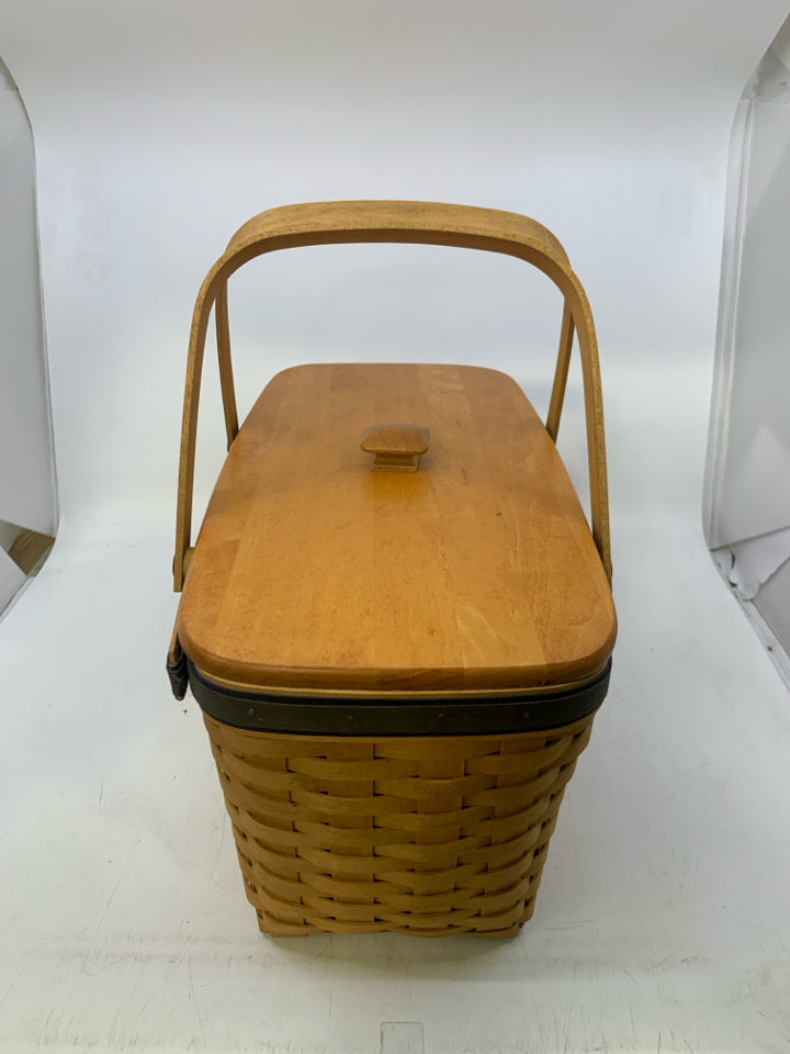 2003 COLLECTOR'S CLUB RECTANGLE W/ LID.