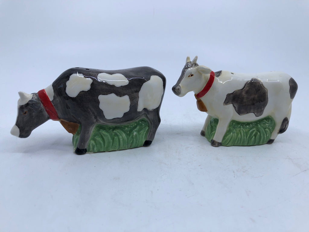 MR & MRS COW SALT & PEPPER SHAKERS.