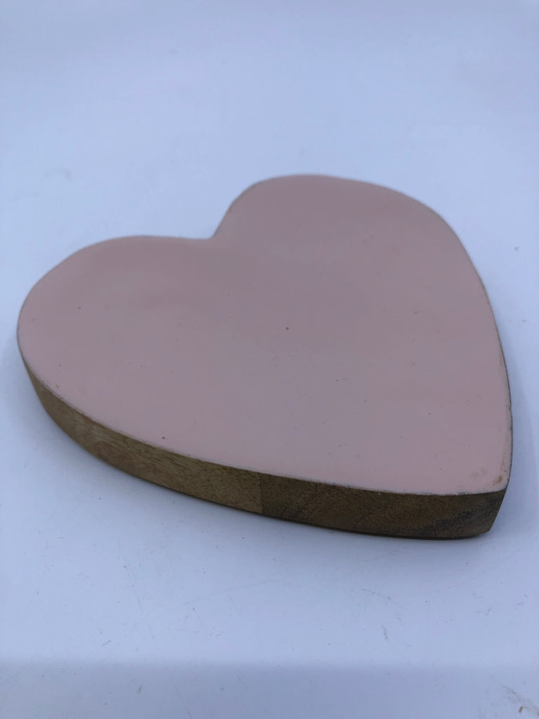 PINK HEART CATCH TRAY.