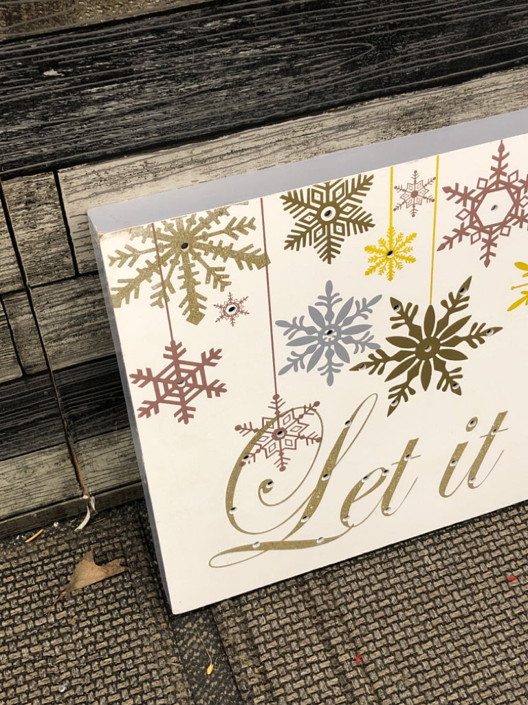 LET IT SNOW LIGHT UP WALL ART W/GOLD+SILVER SNOWFLAKES.