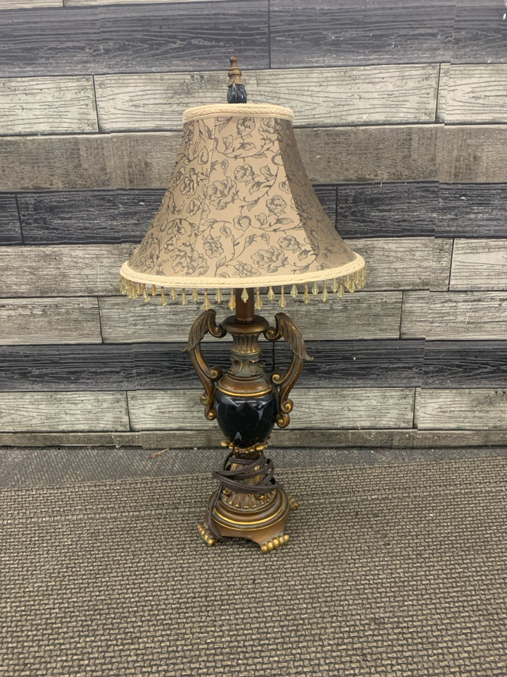 BLACK MARBLE ORNATE LAMP WITH TAN FLORAL SHADE W/ BEADS.