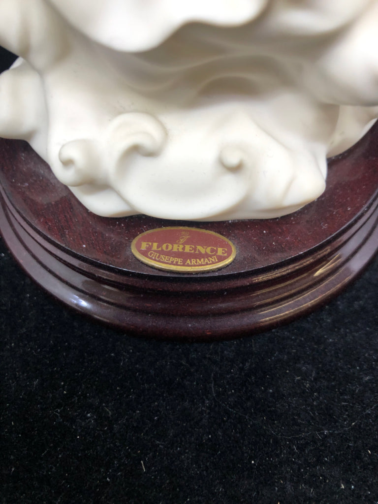 WOMAN STANDING PRAYING W/ CHERUB BY HER FEET FIGURINE FLORENCE GIUSEPPE ARMANI.