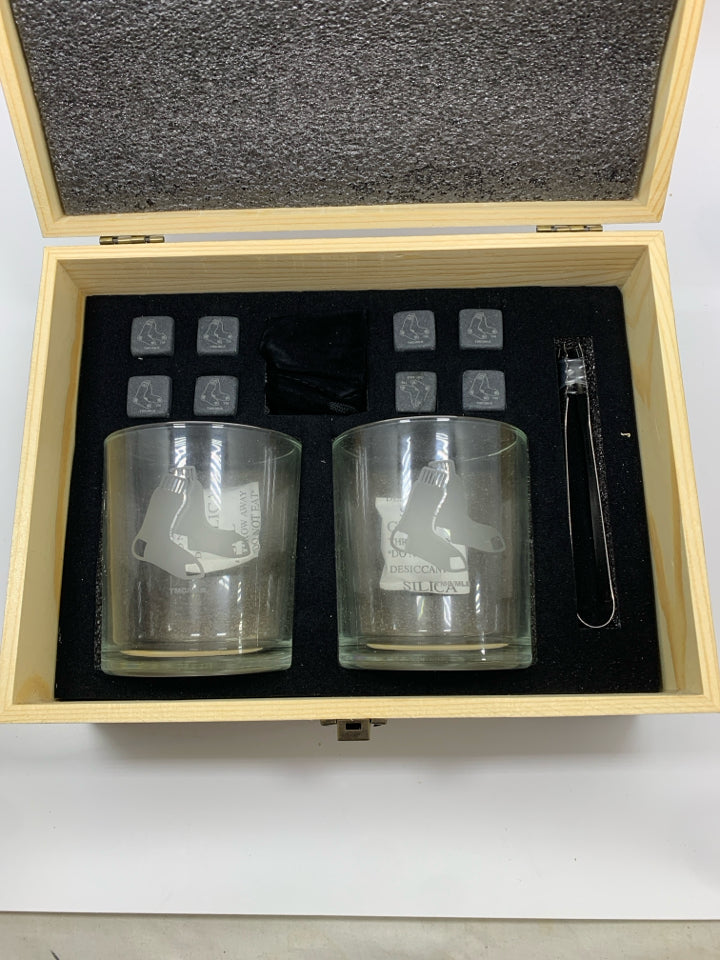 2 RED SOX ROCKS GLASS WHISKEY SET IN WOOD BOX.