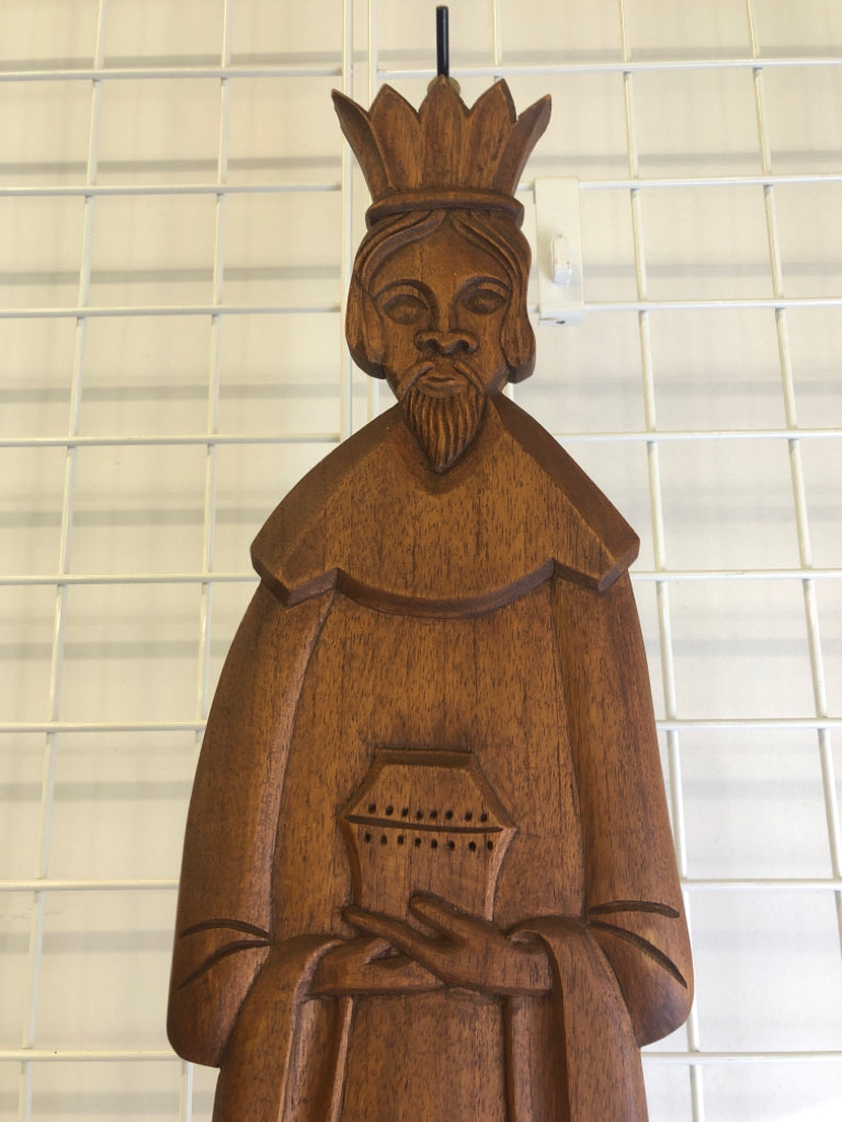 WOOD WISE MAN WALL HANGING.
