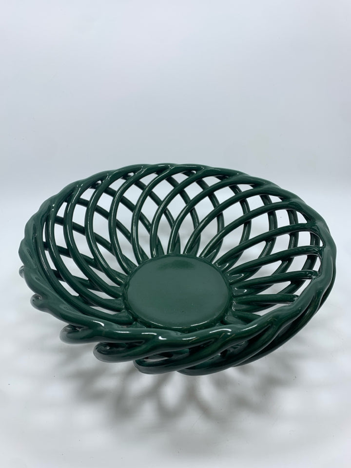 GREEN CERAMIC WOVEN BREAD BASKET.