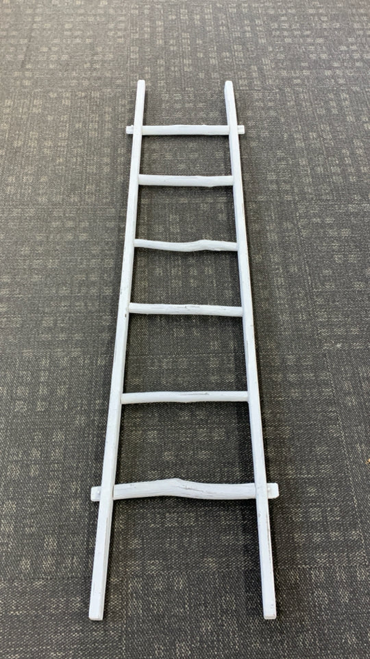 WHITE DECOR LADDER.