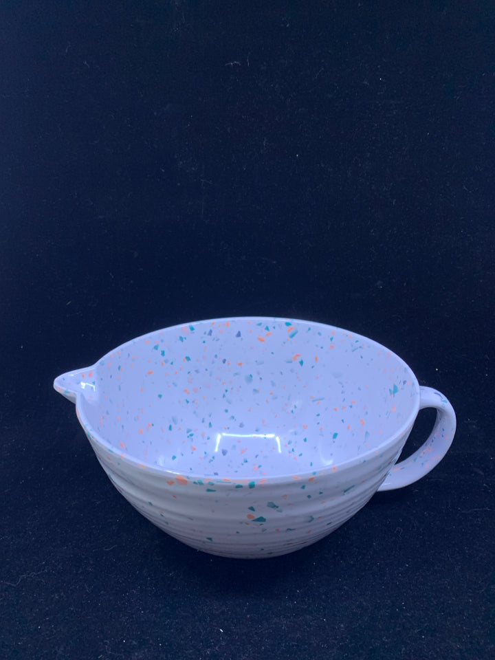SHABBY CHIC MELAMINE MIXING BOWL W HANDLE AND SPOUT.
