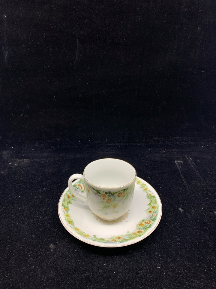 VTG DEMITASSE TEA CUP/SAUCER DAISY DESIGN.