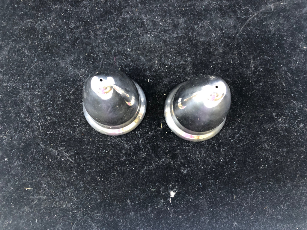 SILVER METAL SALT AND PEPPER SHAKERS.