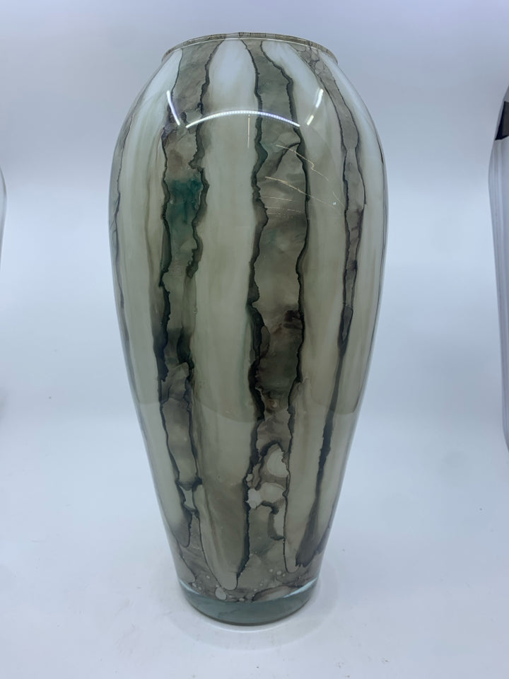 BALCK AND WHITE WATER COLOR VASE.