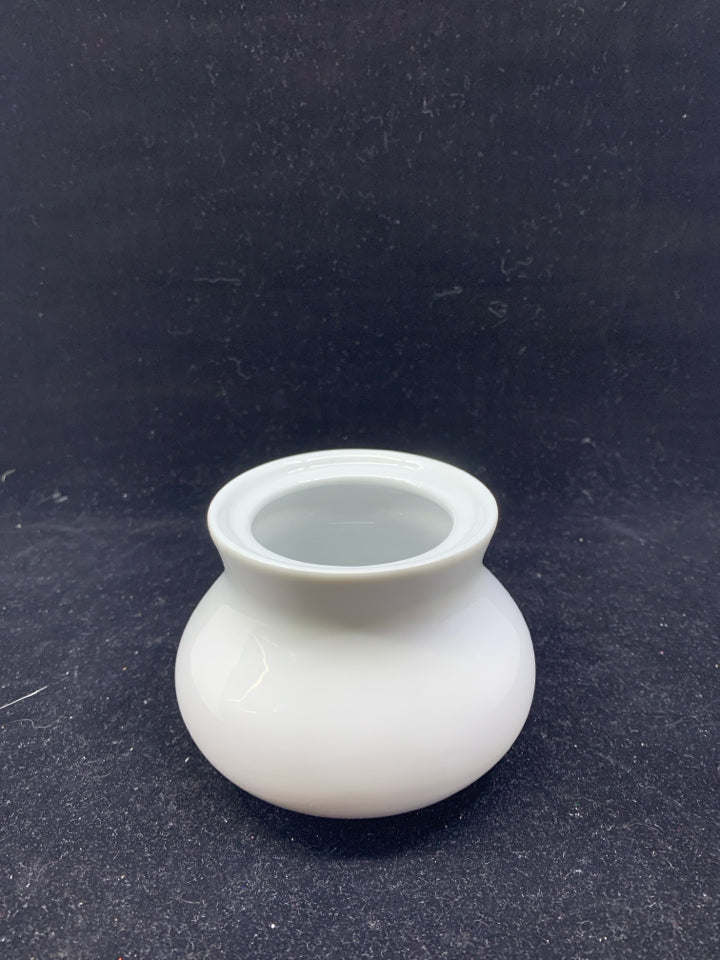 WHITE ROUND BOTTOM VASE.