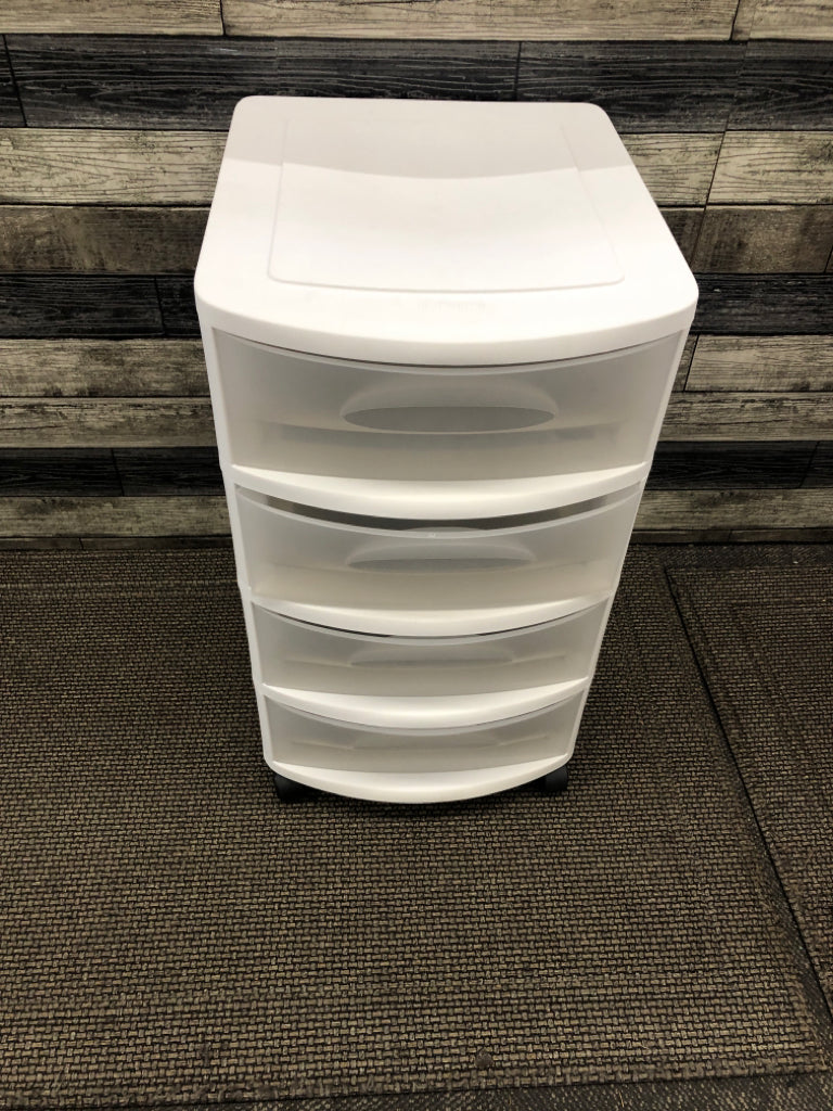 3 DRAWER PLASTIC STORAGE DRAWERS ON WHEELS.