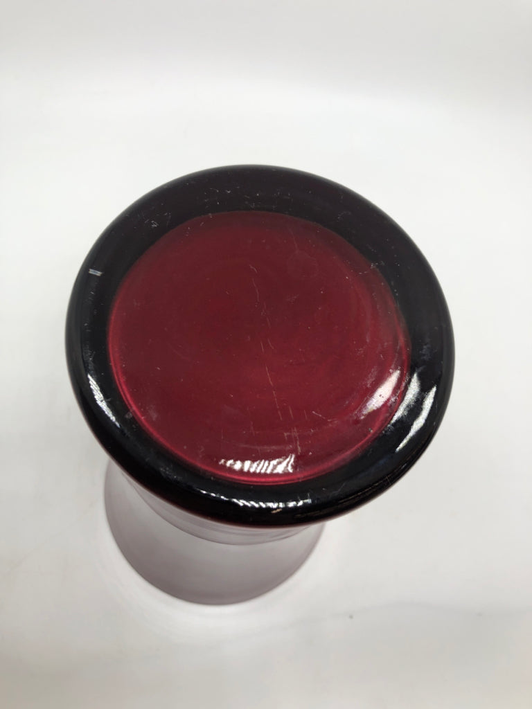 RED GLASS VASE W/CLEAR BOTTOM.