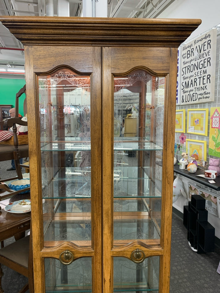 MAPLE AND DETAILED GLASS FRENCH DOOR CURIO CABINET W/ 6 SHELVES.