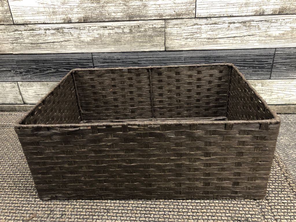 GRAY WOVEN BASKET.