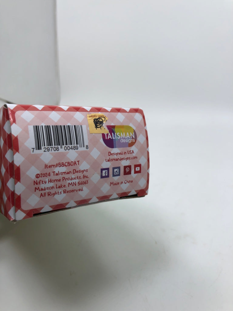 NIP PLASTIC CORN BOATS.