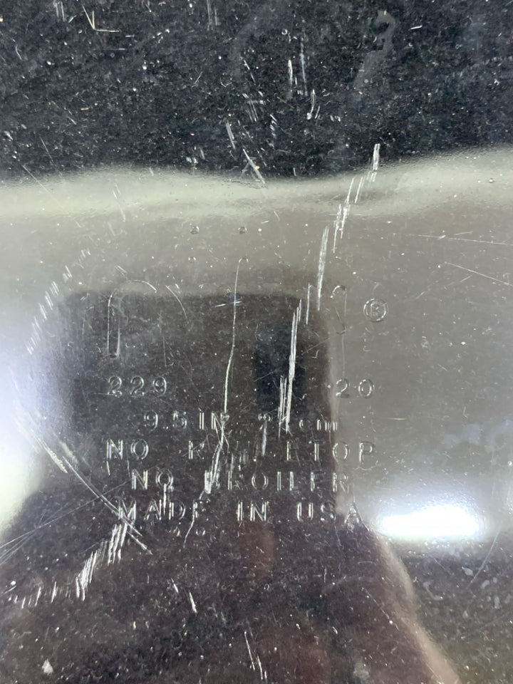 PYREX PIE PLATE.