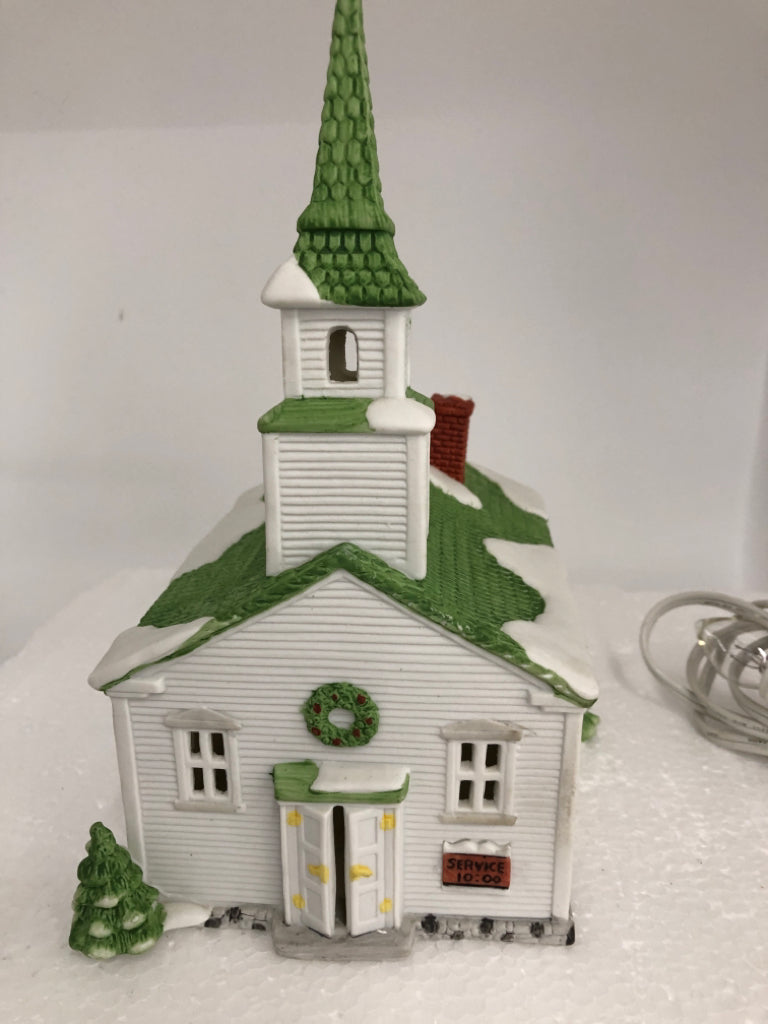 CERAMIC WHITE CHURCH VILLAGE HOUSE DEPARTMENT 56.