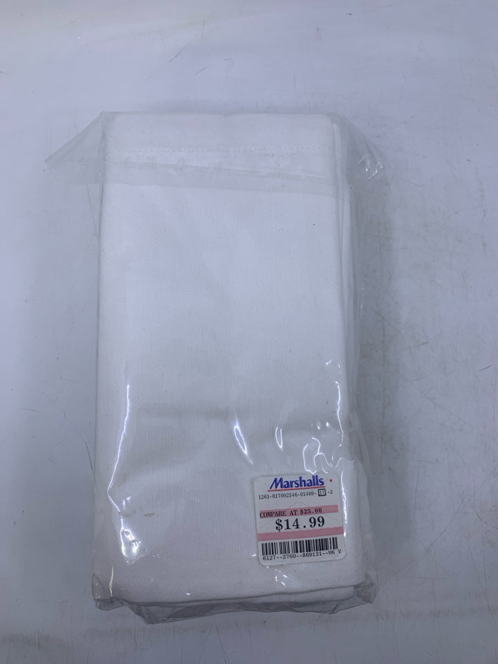 12 RESTAURANT NAPKINS.