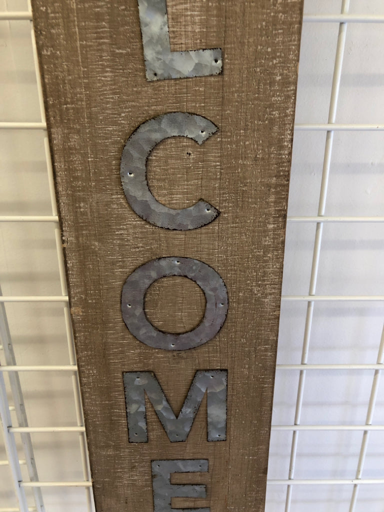 METAL "WELCOME" ON WOOD WALL/STANDING.