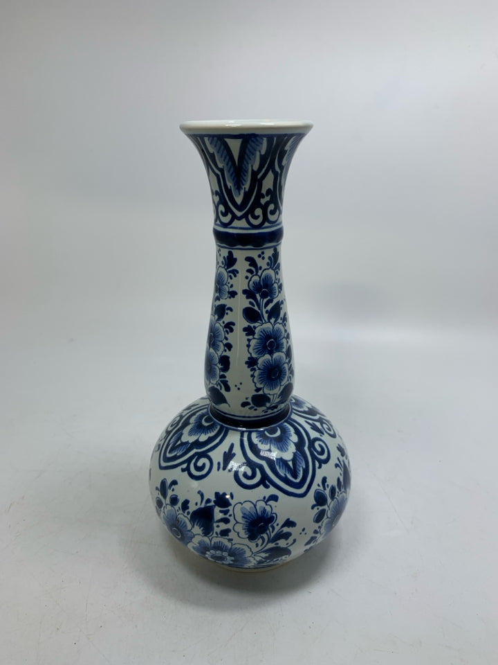 VTG BLUE FLORAL VASE.