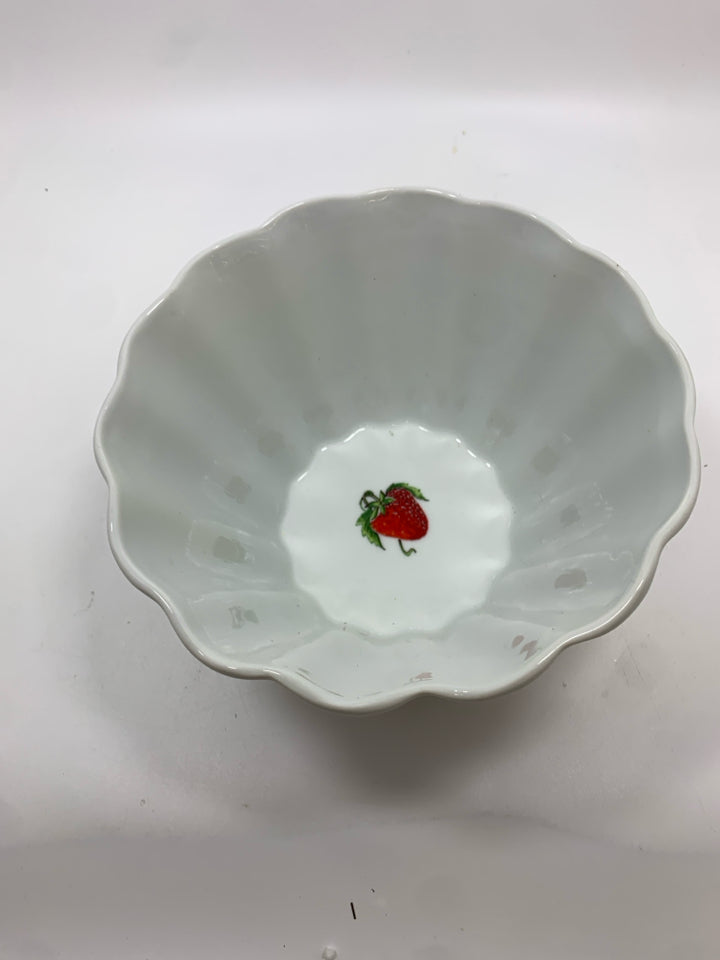 RUFFLED STRAWBERRIES PORCELAIN BOWL LOURIQUX.