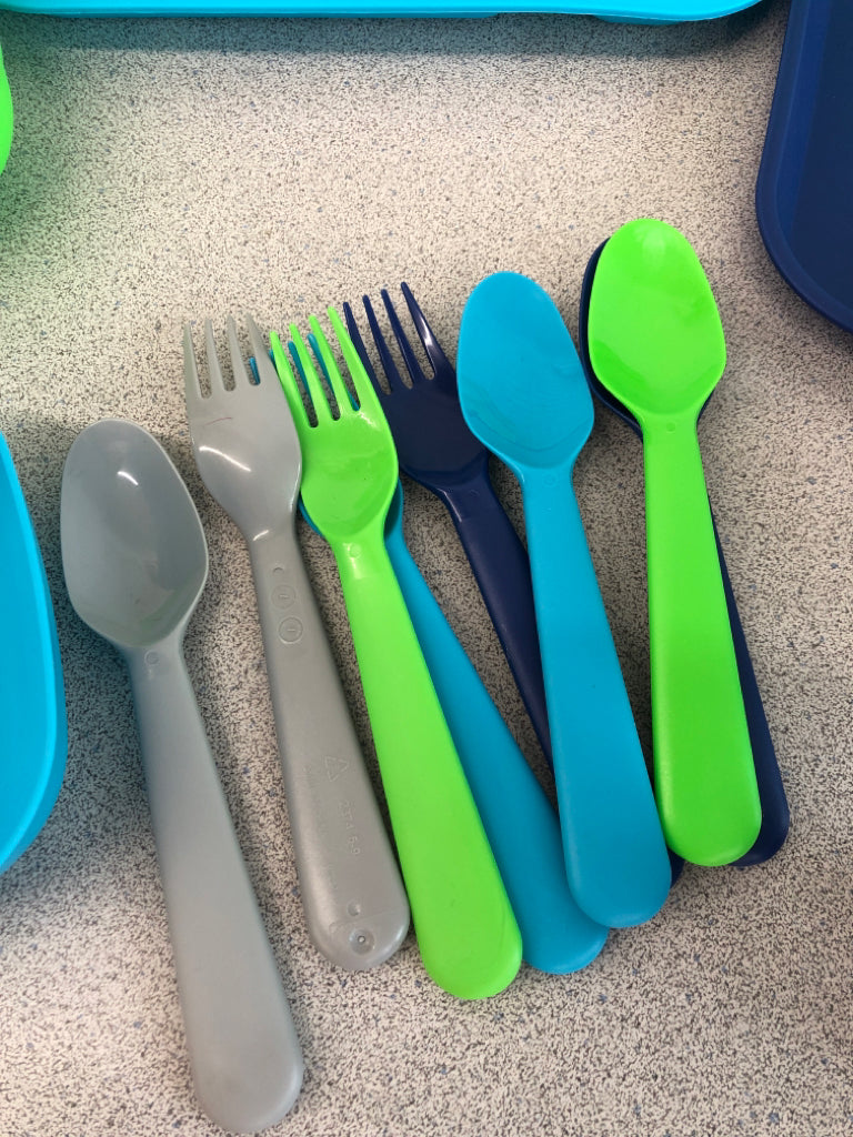24PC MULTI-COLORED KIDS DINNER SET.