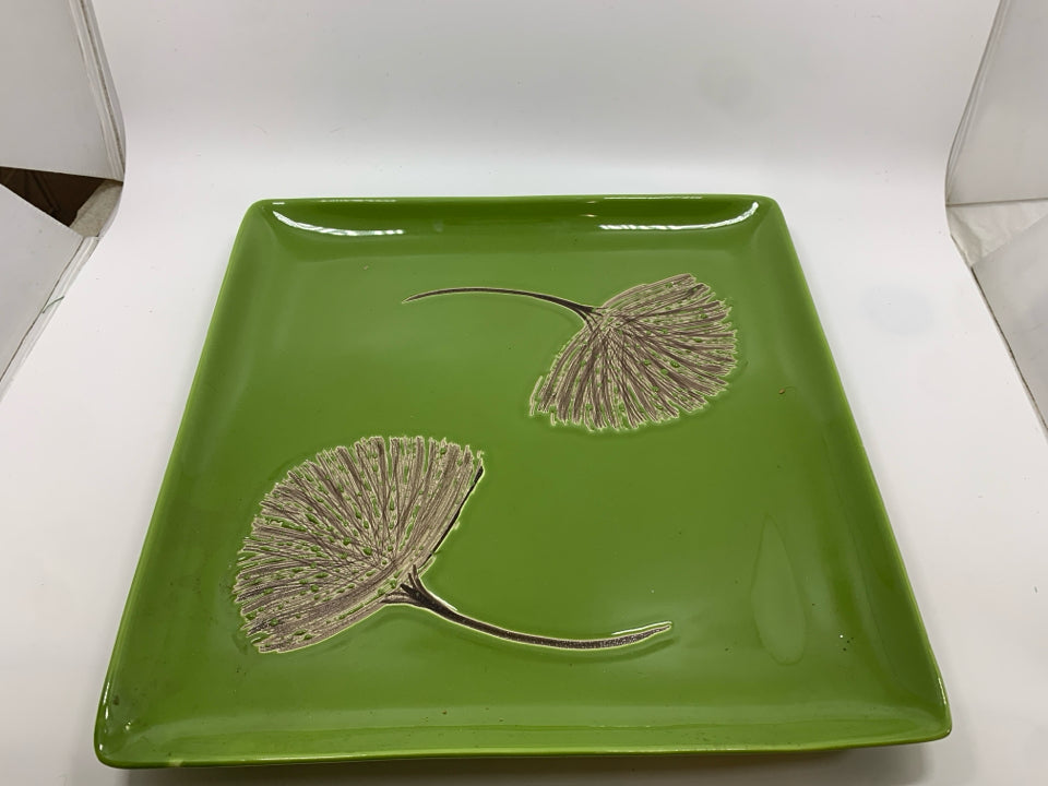 ETCHED BOTANICAL GREEN PLATTER.