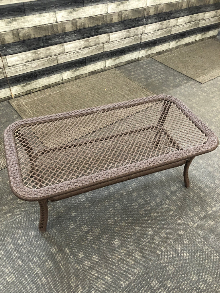 BROWN WICKER OUTDOOR COFFEE TABLE.