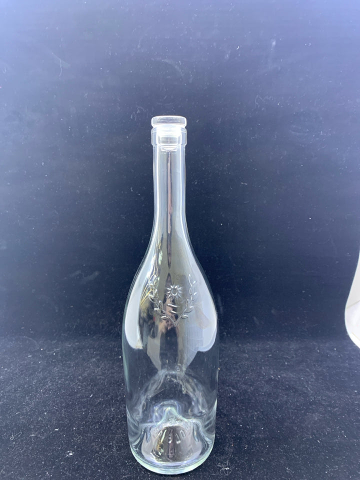 CLEAR GLASS DECANTER W/ EMBOSSED SUN GLASS CORK.