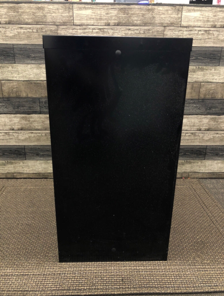 BLACK HEAVY FILE CABINET WITH LOCK.