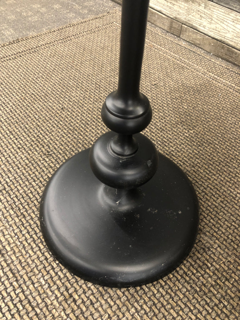 METAL SIDE TABLE.