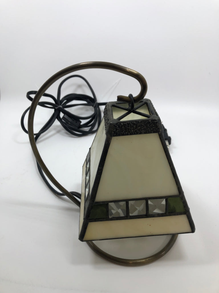 SM STAINED GLASS LANTERN LAMP.