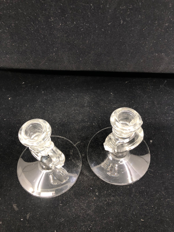 2 SWIRLED GLASS TAPER CANDLE HOLDER.