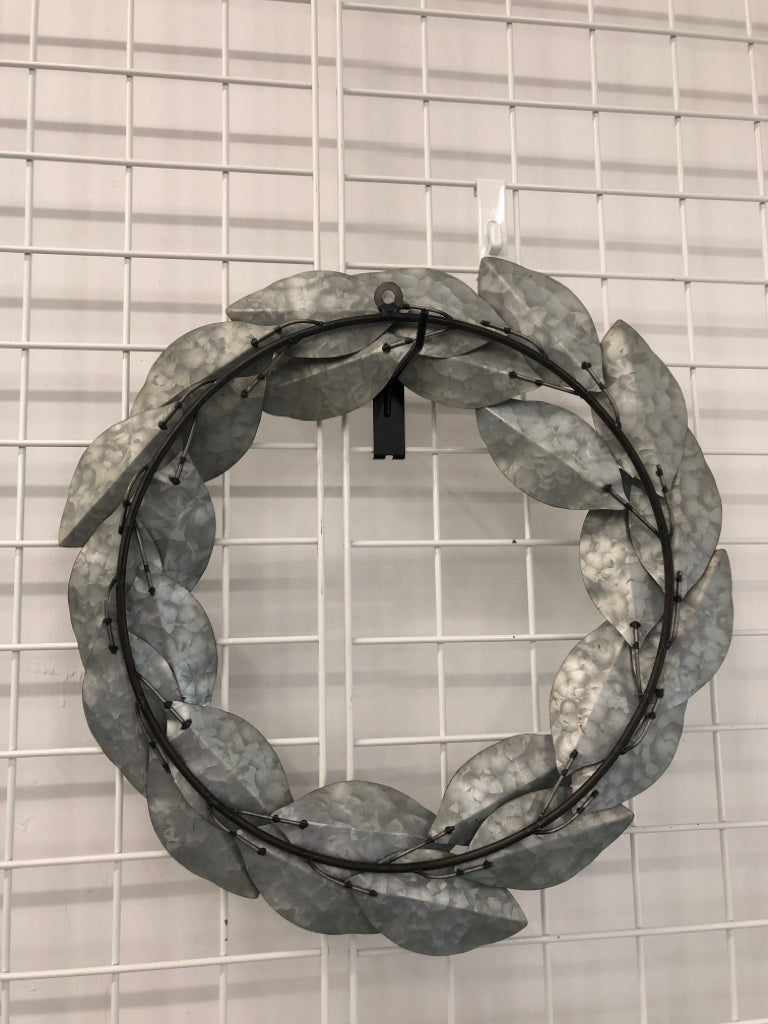 METAL LEAF WREATH.