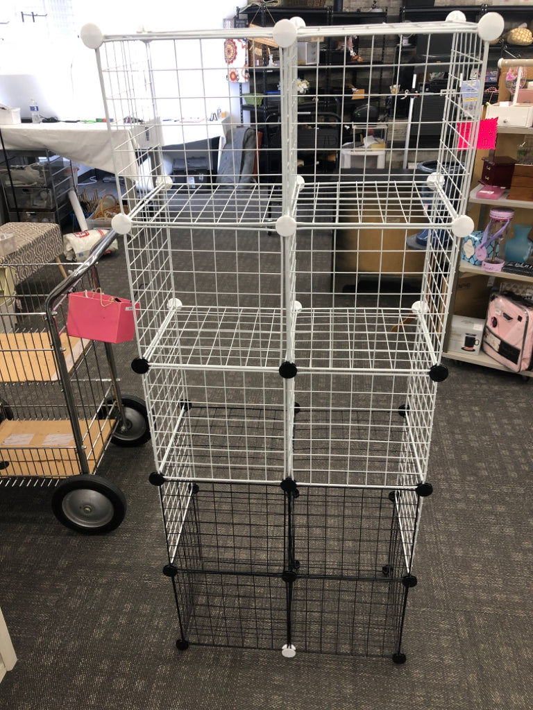 BLACK AND WHITE WIRE CUBE SHELF-10 CUBES.