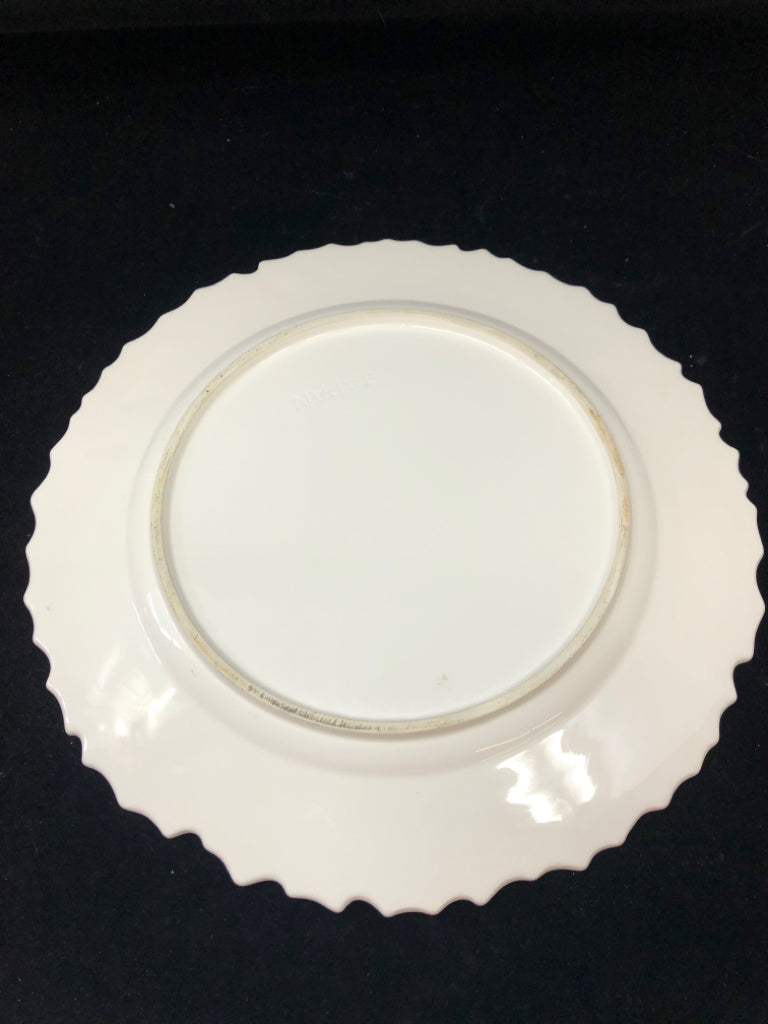 ROUND WHITE HOLLY SERVING PLATTER.