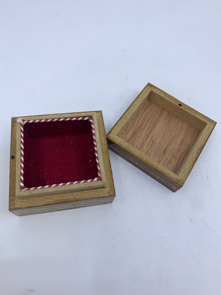 SMALL HANDMADE WOOD TRINKET BOX.