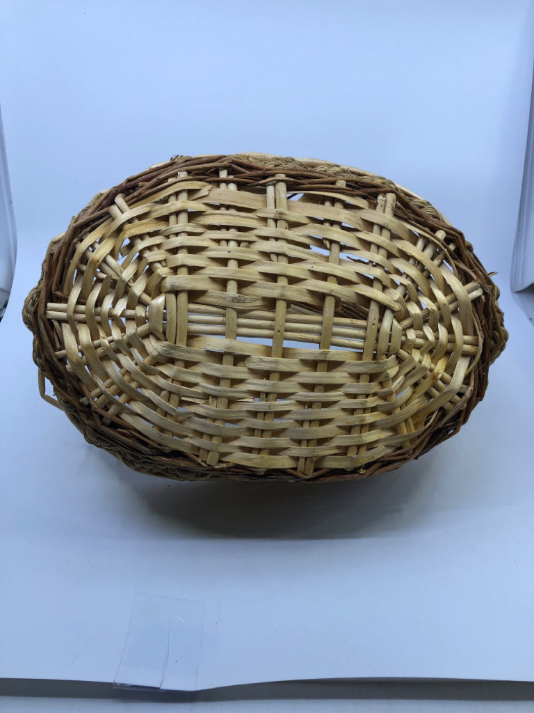 OVAL TWO TONED BASKET.