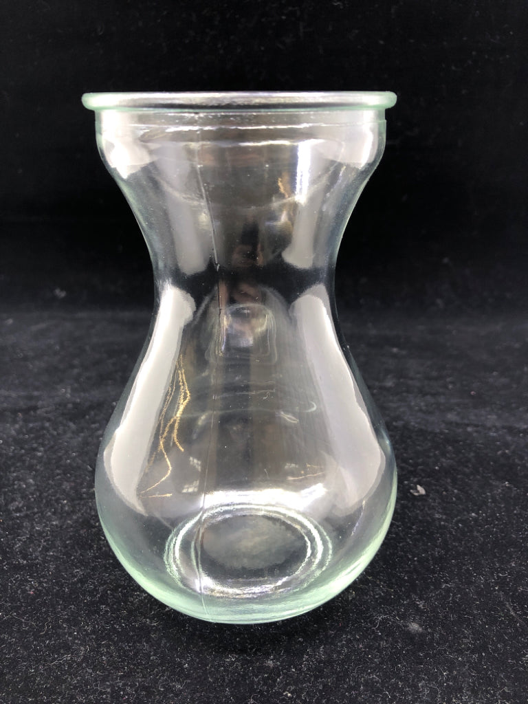 HOURGLASS SHAPED BULB FORCING GLASS VASE.