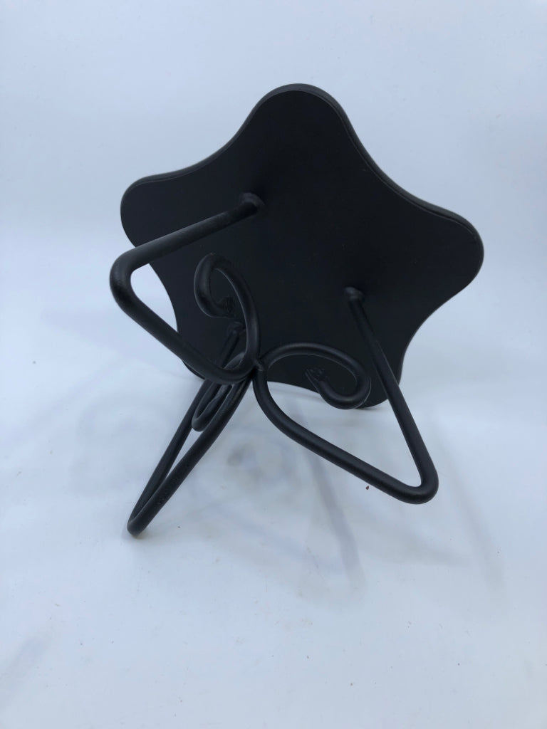 SMALL STAR PEDESTAL.
