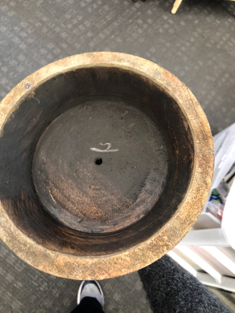 WOODEN DISTRESSED CANDLE HOLDER.