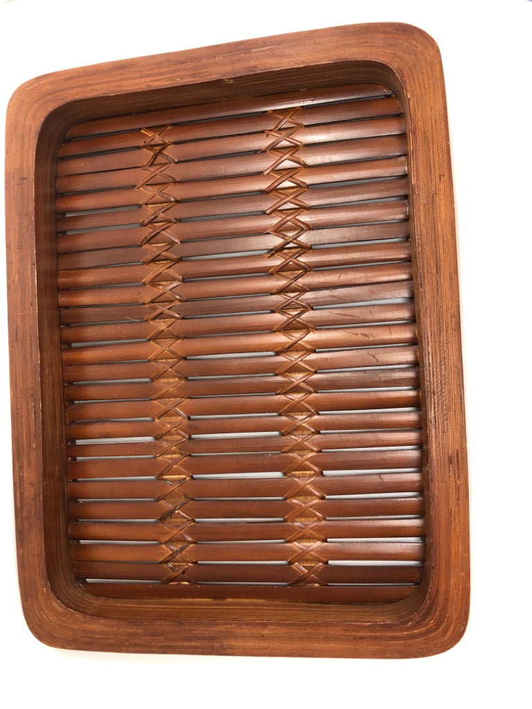 WOOD WOVEN TRAY.