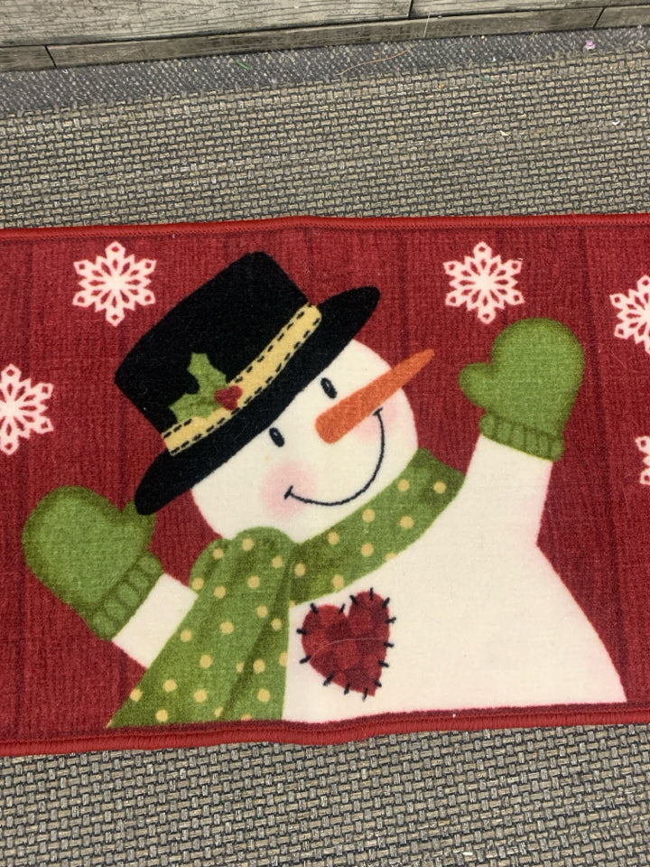 MAROON SNOWMAN MAT.