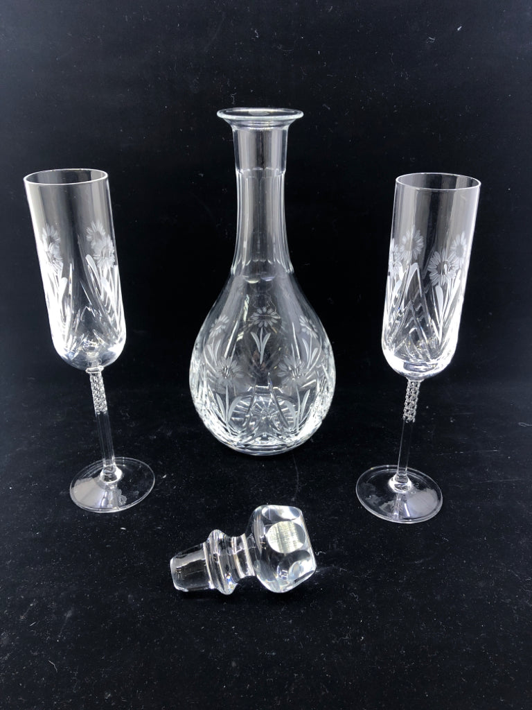 3PC SUNFLOWER ETCHED DECANTER W 2 ETCHED CHAMPAGNE GLASSES.