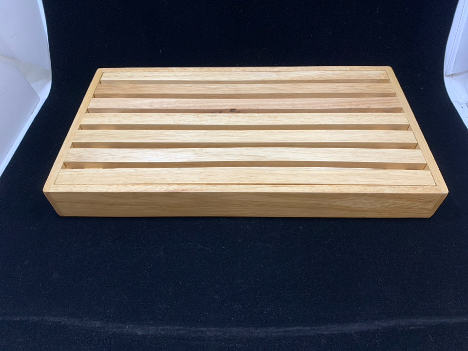 WOOD BREAD CUTTING TRAY W/BUILT IN CRUMB CATCHER.
