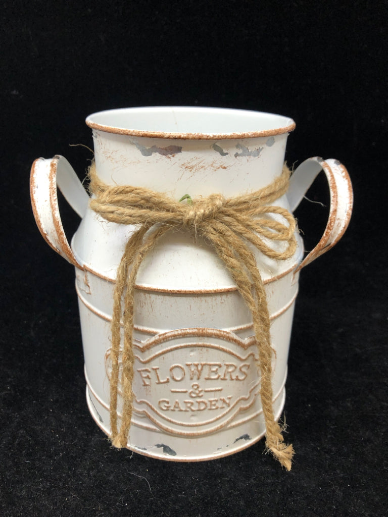 WHITE DISTRESSED METAL VASE FLOWERS & GARDEN W/ HANDLES.